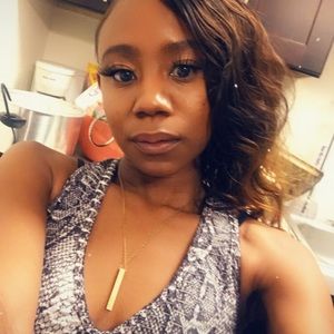 Meet your Posher, Nicoiya